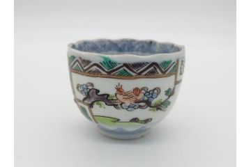 幕末期　伊万里焼　色絵　染付　花鳥文　色彩とフォルムの美しさが食卓に華やぎをもたらす2寸猪口8客セット(輪花型、和食器)(R-062084)