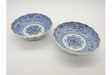 幕末期　伊万里焼　染付　線描き　花唐草文　5寸　約15cm　手描きの温かみが感じられる深皿2枚セット(中皿、変形皿、和食器、和皿、五寸)(R-062085)