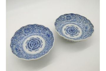 幕末期　伊万里焼　染付　線描き　花唐草文　5寸　約15cm　手描きの温かみが感じられる深皿2枚セット(中皿、変形皿、和食器、和皿、五寸)(R-062085)