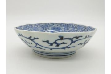幕末期　伊万里焼　染付　線描き　花唐草文　5寸　約15cm　手描きの温かみが感じられる深皿2枚セット(中皿、変形皿、和食器、和皿、五寸)(R-062085)