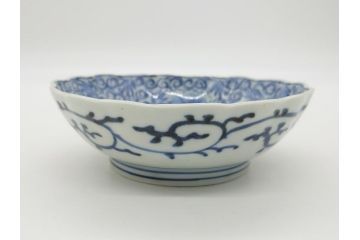 幕末期　伊万里焼　染付　線描き　花唐草文　5寸　約15cm　手描きの温かみが感じられる深皿2枚セット(中皿、変形皿、和食器、和皿、五寸)(R-062085)