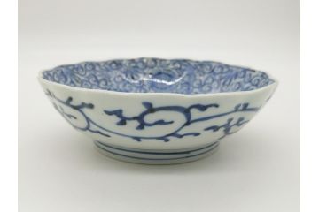 幕末期　伊万里焼　染付　線描き　花唐草文　5寸　約15cm　手描きの温かみが感じられる深皿2枚セット(中皿、変形皿、和食器、和皿、五寸)(R-062085)
