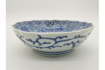 幕末期　伊万里焼　染付　線描き　花唐草文　5寸　約15cm　手描きの温かみが感じられる深皿2枚セット(中皿、変形皿、和食器、和皿、五寸)(R-062085)