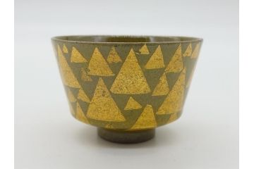 佐賀県指定重要無形文化財　小野珀子　釉裏金彩　2.3寸ぐい呑み(共箱付き、酒器、和食器、作家物)(R-062086)