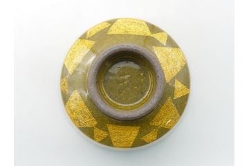 佐賀県指定重要無形文化財　小野珀子　釉裏金彩　2.3寸ぐい呑み(共箱付き、酒器、和食器、作家物)(R-062086)