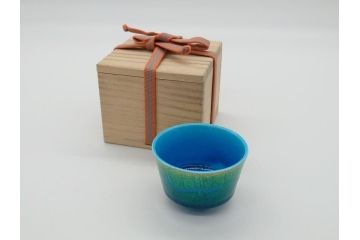 佐賀県指定重要無形文化財　小野珀子　釉裏金彩　ぐい呑み(共箱付き、酒器、和食器、作家物)(R-062087)