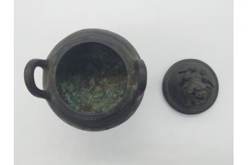 古玩　古銅　獅子　銀象嵌　意匠を凝らした獅子が見事な香炉(中国?、三つ脚、仏具)(R-062088)