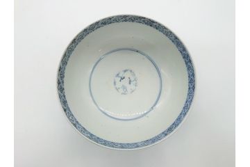 希少　江戸期　古伊万里　染付　蛸唐草文　見込み松竹梅　四方襷　5寸　約15cm　吉祥を招くおめでたい絵付けの深皿(中鉢、どんぶり、丼ぶり、中皿、五寸、和食器、和皿)(R-062089)
