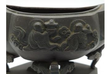 古玩　古銅　麒麟　鳳凰双耳　人物　台座付き　躍動感ある細工に見惚れてしまう香炉(中国?、仏具)(R-062090)