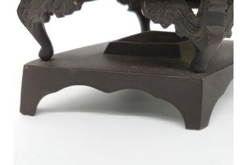 古玩　古銅　麒麟　鳳凰双耳　人物　台座付き　躍動感ある細工に見惚れてしまう香炉(中国?、仏具)(R-062090)