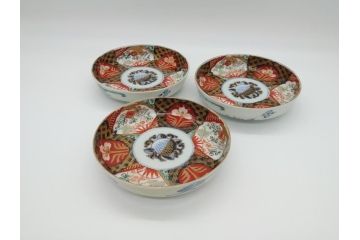 幕末〜明治期　伊万里焼　金襴手　色絵　染付　花桃文　5.4寸皿　約16.5cm　煌びやかで豪華な絵付けの深皿3枚セット(五寸四分、中皿、和食器、和皿)(R-062091)