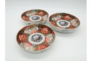 幕末〜明治期　伊万里焼　金襴手　色絵　染付　花桃文　5.4寸皿　約16.5cm　煌びやかで豪華な絵付けの深皿3枚セット(五寸四分、中皿、和食器、和皿)(R-062092)