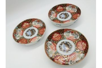 幕末〜明治期　伊万里焼　金襴手　色絵　染付　花桃文　5.4寸皿　約16.5cm　煌びやかで豪華な絵付けの深皿3枚セット(五寸四分、中皿、和食器、和皿)(R-062092)