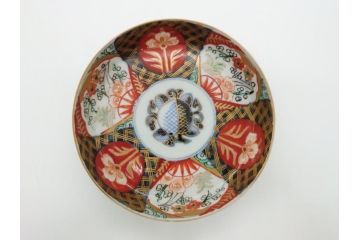 幕末〜明治期　伊万里焼　金襴手　色絵　染付　花桃文　5.4寸皿　約16.5cm　煌びやかで豪華な絵付けの深皿3枚セット(五寸四分、中皿、和食器、和皿)(R-062092)