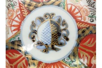 幕末〜明治期　伊万里焼　金襴手　色絵　染付　花桃文　5.4寸皿　約16.5cm　煌びやかで豪華な絵付けの深皿3枚セット(五寸四分、中皿、和食器、和皿)(R-062092)