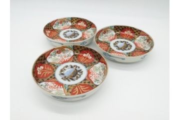 幕末〜明治期　伊万里焼　金襴手　色絵　染付　花桃文　5.4寸皿　約16.5cm　煌びやかで豪華な絵付けの深皿3枚セット(五寸四分、中皿、和食器、和皿)(R-062093)