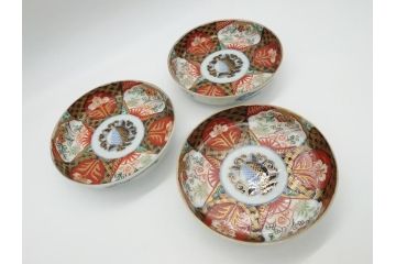 幕末〜明治期　伊万里焼　金襴手　色絵　染付　花桃文　5.4寸皿　約16.5cm　煌びやかで豪華な絵付けの深皿3枚セット(五寸四分、中皿、和食器、和皿)(R-062093)