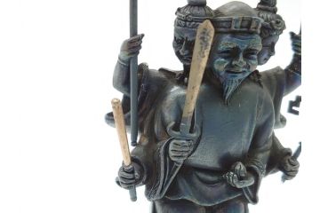 謹作　金工　鈴木幸平　銀製　開眼供養軍　総本山比叡山延暦寺　三面大黒天(共箱無し、厨子付き、仏像、仏具)(R-062095)