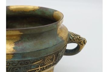 昭和中期　鋳金家　四世　秦蔵六作　嘉禮龍紋敦式　塗金銅香炉(共箱付き、香爐、三つ脚、仏具)(R-062097)