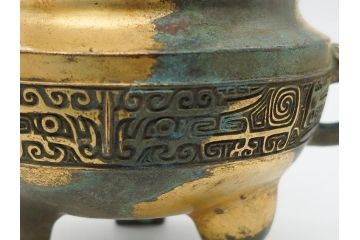 昭和中期　鋳金家　四世　秦蔵六作　嘉禮龍紋敦式　塗金銅香炉(共箱付き、香爐、三つ脚、仏具)(R-062097)