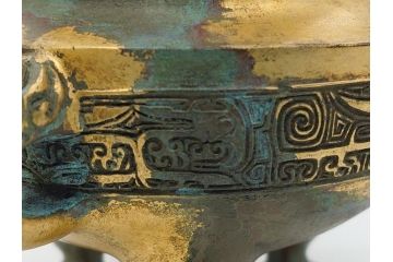 昭和中期　鋳金家　四世　秦蔵六作　嘉禮龍紋敦式　塗金銅香炉(共箱付き、香爐、三つ脚、仏具)(R-062097)
