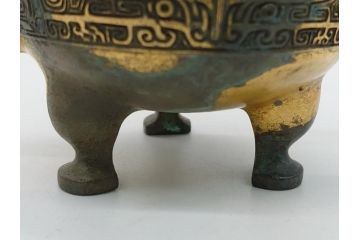 昭和中期　鋳金家　四世　秦蔵六作　嘉禮龍紋敦式　塗金銅香炉(共箱付き、香爐、三つ脚、仏具)(R-062097)