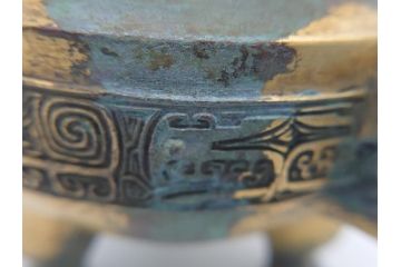 昭和中期　鋳金家　四世　秦蔵六作　嘉禮龍紋敦式　塗金銅香炉(共箱付き、香爐、三つ脚、仏具)(R-062097)