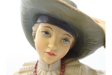 希少　イタリア　ANRI(アンリ)　貴婦人　帽子　女性像　木製　高さ約46cm　手作業による表情やしぐさの表現が見事な木彫り人形(置物、ウッドドール)(R-062098)