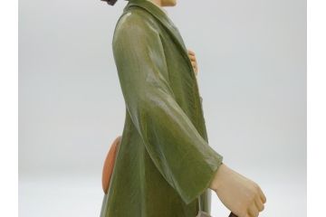 イタリア　ANRI(アンリ)　傘を持つ男　紳士　高さ約52cm　手彫りの温かい味わいが伝わってくる木彫り人形(置物、ウッドドール)(R-062099)