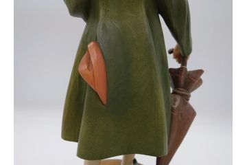 イタリア　ANRI(アンリ)　傘を持つ男　紳士　高さ約52cm　手彫りの温かい味わいが伝わってくる木彫り人形(置物、ウッドドール)(R-062099)