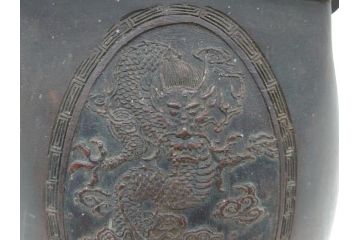 古玩　古銅　龍と梅の図　双耳　経年変化による味わいをお楽しみいただける壺(壷、花器、花瓶、中国?)(R-062100)