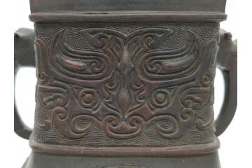 古玩　古銅　龍と梅の図　双耳　経年変化による味わいをお楽しみいただける壺(壷、花器、花瓶、中国?)(R-062100)