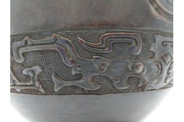 古玩　古銅　龍と梅の図　双耳　経年変化による味わいをお楽しみいただける壺(壷、花器、花瓶、中国?)(R-062100)