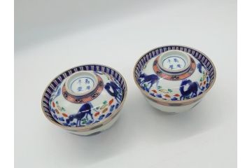 江戸期　大明萬暦年製　古伊万里　色絵　染付　稀少図柄　馬　3.8寸　約11.5cm　生き生きとした馬の絵付けが魅力の蓋付き茶碗2客セット(和食器、三寸八分)(R-062101)