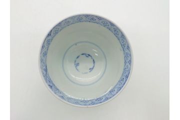 江戸期　古伊万里　染付　雲鶴宝尽文　悠々自適に舞う鶴の世界観に魅了される三寸湯呑み2客セット(蕎麦猪口、和食器)(R-062102)