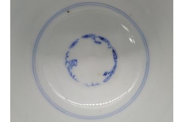 江戸期　古伊万里　染付　雲鶴宝尽文　悠々自適に舞う鶴の世界観に魅了される三寸湯呑み2客セット(蕎麦猪口、和食器)(R-062102)