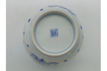 江戸期　古伊万里　染付　雲鶴宝尽文　悠々自適に舞う鶴の世界観に魅了される三寸湯呑み2客セット(蕎麦猪口、和食器)(R-062102)