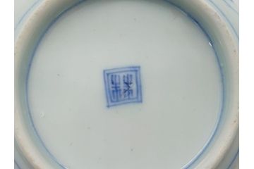 江戸期　古伊万里　染付　雲鶴宝尽文　悠々自適に舞う鶴の世界観に魅了される三寸湯呑み2客セット(蕎麦猪口、和食器)(R-062102)