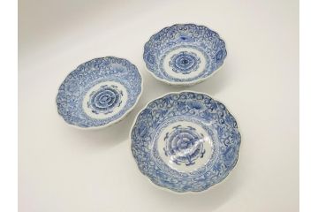 幕末期　伊万里焼　染付　線描き　花唐草文　5寸　約15.5cm　手描きの温かみが感じられる深皿3枚セット(中皿、変形皿、和食器、和皿、五寸)(R-062103)
