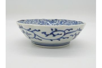 幕末期　伊万里焼　染付　線描き　花唐草文　5寸　約15.5cm　手描きの温かみが感じられる深皿3枚セット(中皿、変形皿、和食器、和皿、五寸)(R-062103)
