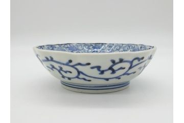 幕末期　伊万里焼　染付　線描き　花唐草文　5寸　約15.5cm　手描きの温かみが感じられる深皿3枚セット(中皿、変形皿、和食器、和皿、五寸)(R-062103)