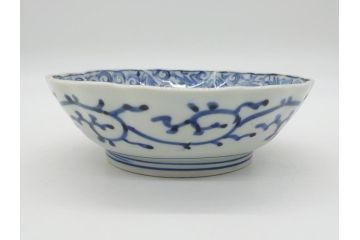 幕末期　伊万里焼　染付　線描き　花唐草文　5寸　約15.5cm　手描きの温かみが感じられる深皿3枚セット(中皿、変形皿、和食器、和皿、五寸)(R-062103)