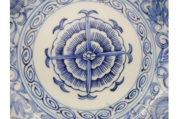 幕末期　伊万里焼　染付　線描き　花唐草文　5寸　約15.5cm　手描きの温かみが感じられる深皿3枚セット(中皿、変形皿、和食器、和皿、五寸)(R-062103)