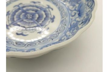幕末期　伊万里焼　染付　線描き　花唐草文　5寸　約15.5cm　手描きの温かみが感じられる深皿3枚セット(中皿、変形皿、和食器、和皿、五寸)(R-062103)