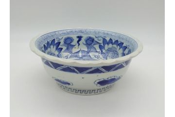 江戸後期　古伊万里　染付　線描　7.3寸　約22cm　一筆一筆丁寧な職人の絵付け技術が光る深鉢(七寸三分、雷紋、花、鳥、変形皿、深皿、輪花鉢、和食器、和皿)(R-062104)