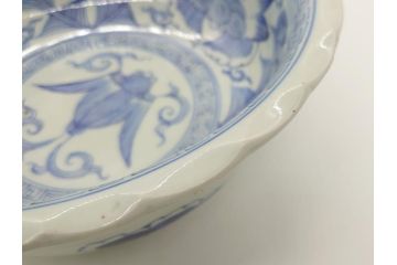 江戸後期　古伊万里　染付　線描　7.3寸　約22cm　一筆一筆丁寧な職人の絵付け技術が光る深鉢(七寸三分、雷紋、花、鳥、変形皿、深皿、輪花鉢、和食器、和皿)(R-062104)