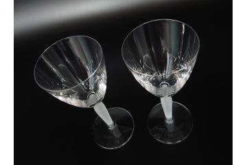 フランス　LALIQUE(ラリック)　ルーヴル　卓越した上品さをまとうワイングラス2客セット(クリスタル、ペア)(R-062125)