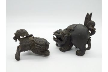 古玩　古銅　香炉　意匠を凝らした彫刻が見事な獅子2体(大、小)(置物、ディスプレイ、仏具、中国?)(R-062139)