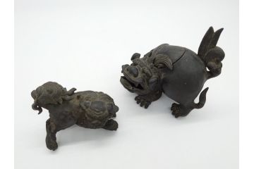 古玩　古銅　香炉　意匠を凝らした彫刻が見事な獅子2体(大、小)(置物、ディスプレイ、仏具、中国?)(R-062139)