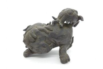 古玩　古銅　香炉　意匠を凝らした彫刻が見事な獅子2体(大、小)(置物、ディスプレイ、仏具、中国?)(R-062139)